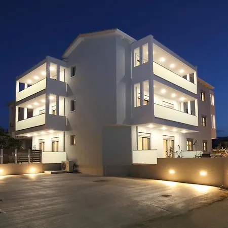 Carabella Hotel apartamentowy